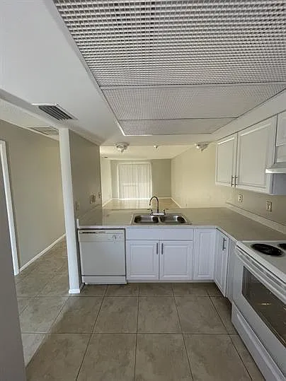 631 SE 13th Ave — Photo 3