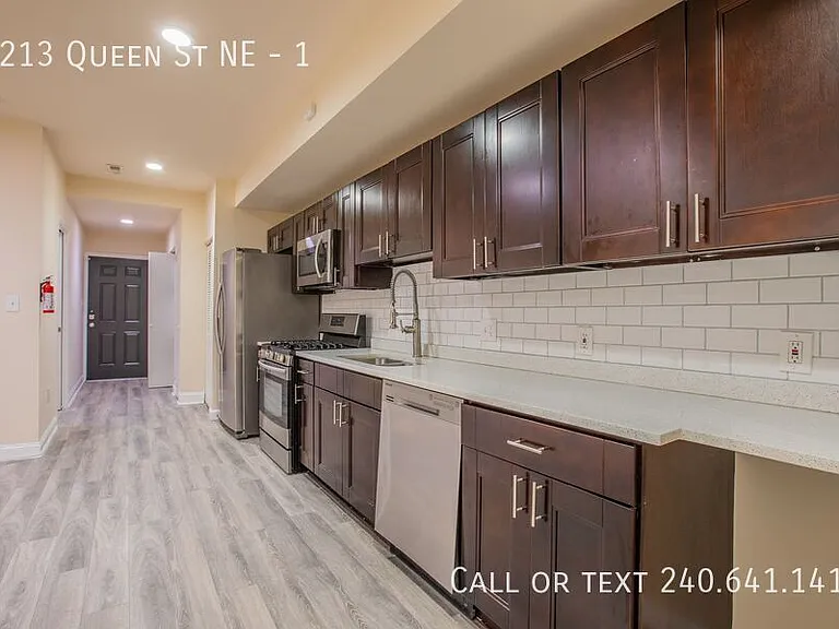 1213 Queen St NE #1 — Photo 7