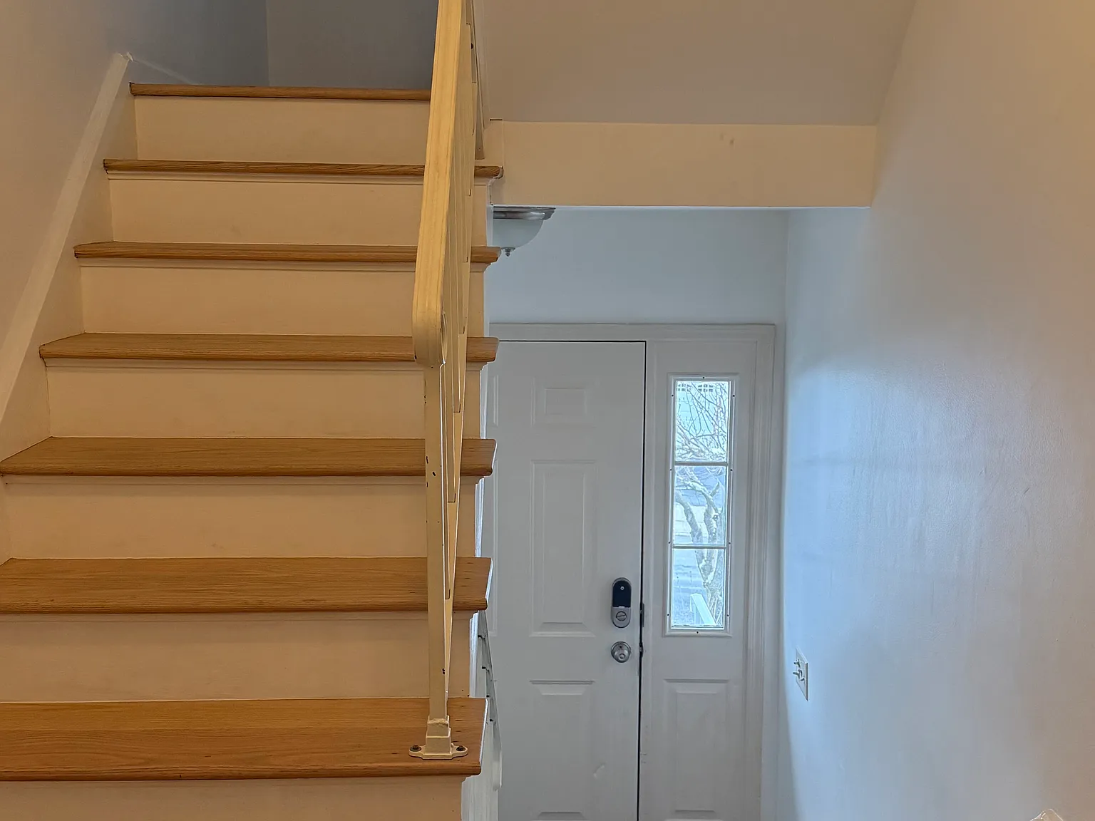 3 bed, 1.5 bath, 1300 sqft, $3,200 — Photo 3