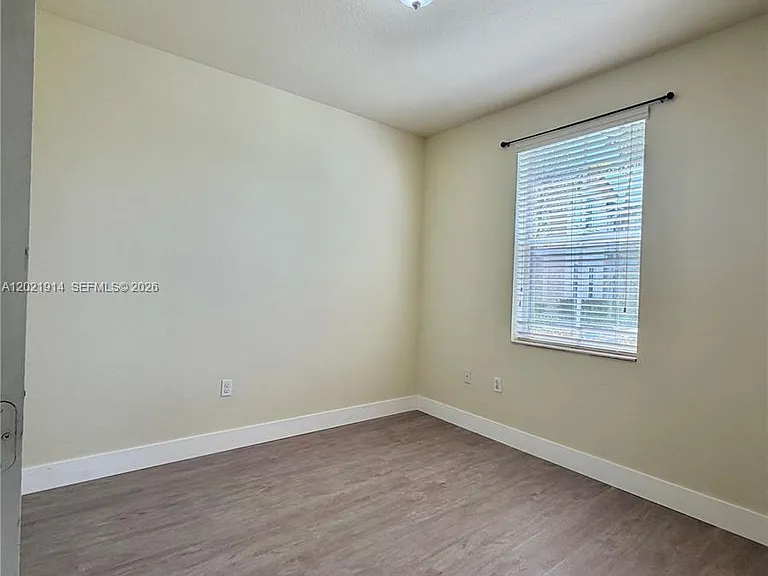 2885 SE 1st Dr #1 — Photo 8