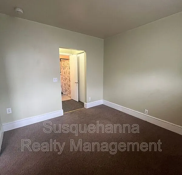 134 College Ave — Photo 5