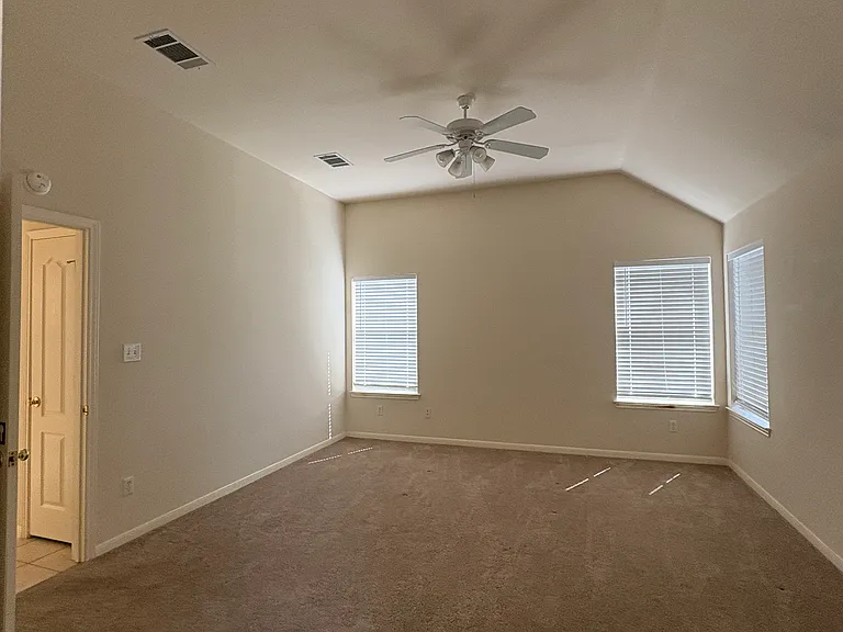 207 Kettleman Ln N — Photo 24