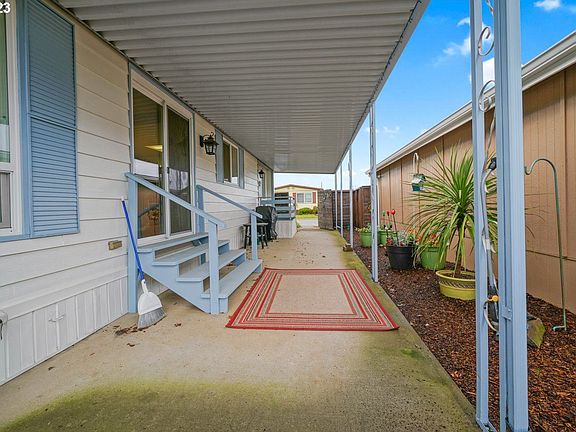 3rd image of 1055 Lockhaven Dr N Unit 81