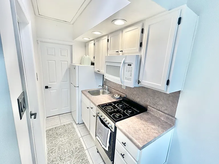 9500 Amherst Ave #B7 — Photo 4