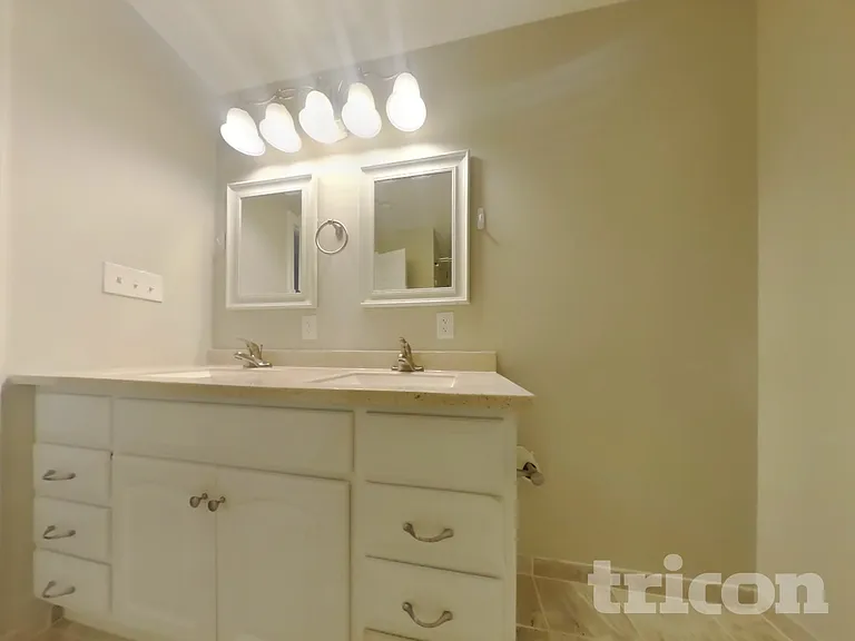 1202 Addison Ct — Photo 16