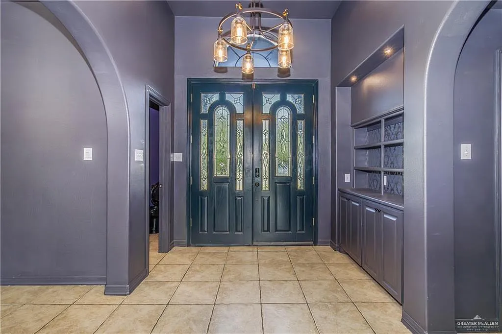 4 bed, 2.5 bath, 2244 sqft, $2,600 — Photo 4