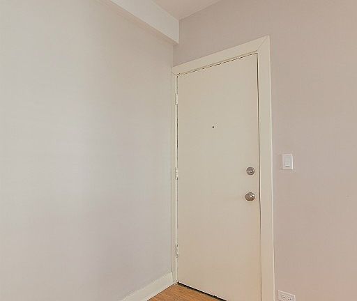 2nd image of 3815 N Greenview Ave APT 01W