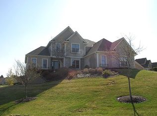 W217N5550 Adamdale Dr, Menomonee Falls, WI 53051