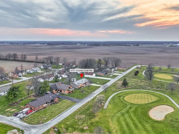 1171 Country Club Rd, Sullivan, IL 61951