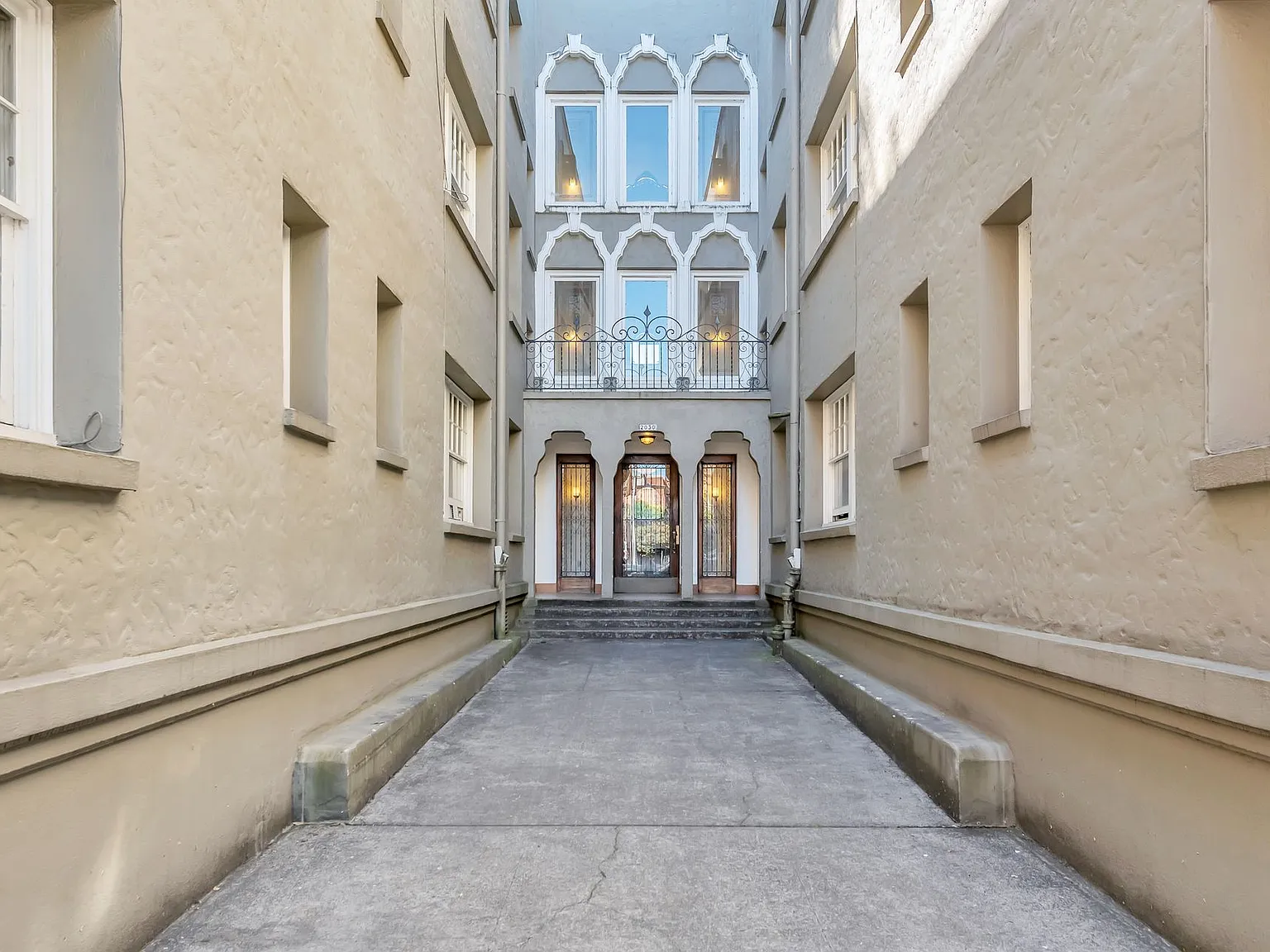 Flanders Apartments — Photo 3