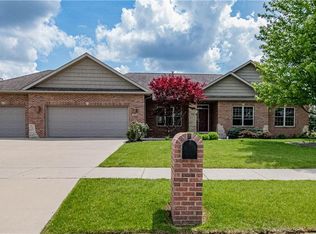 1225 Talon Ln, Forsyth, IL 62535