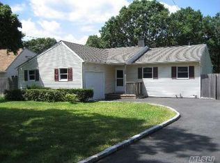 110 Stuyvesant Dr, Port Jefferson Station, NY 11776