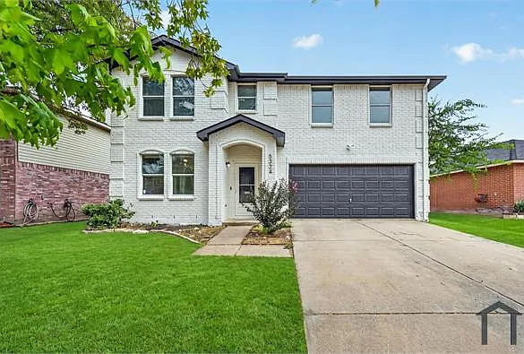 5 bed, 2306 sqft, $3,930 — Photo 2
