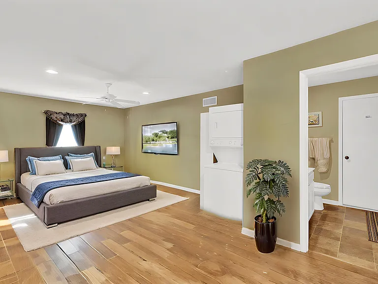 3310 Darby Ln — Photo 5