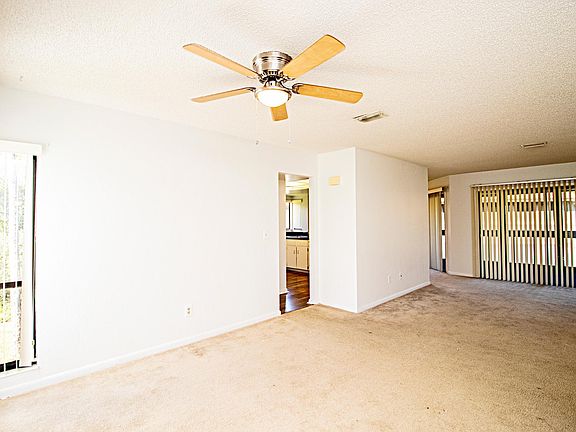 3rd image of 40 Hembury Ln #40