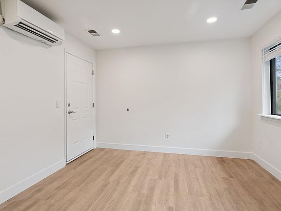 3rd image of 2005 Goss St APT 4