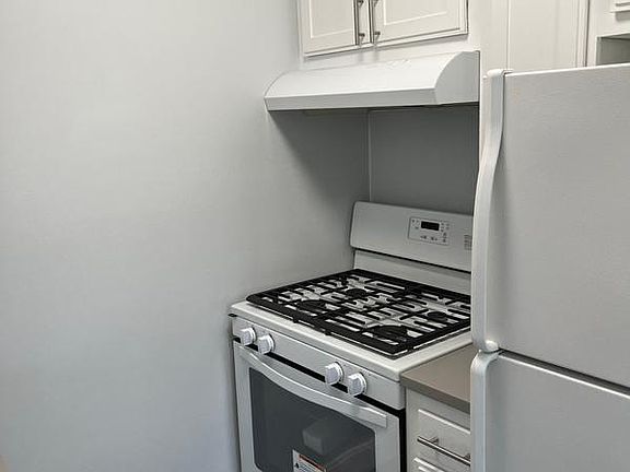 3rd image of 805 Center Ave #4