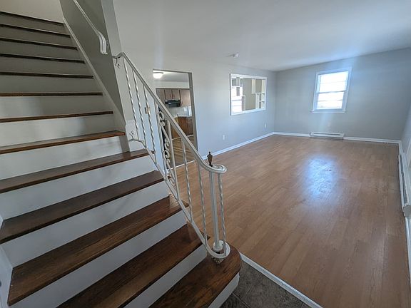 3rd image of 142 Bradford Ave #9