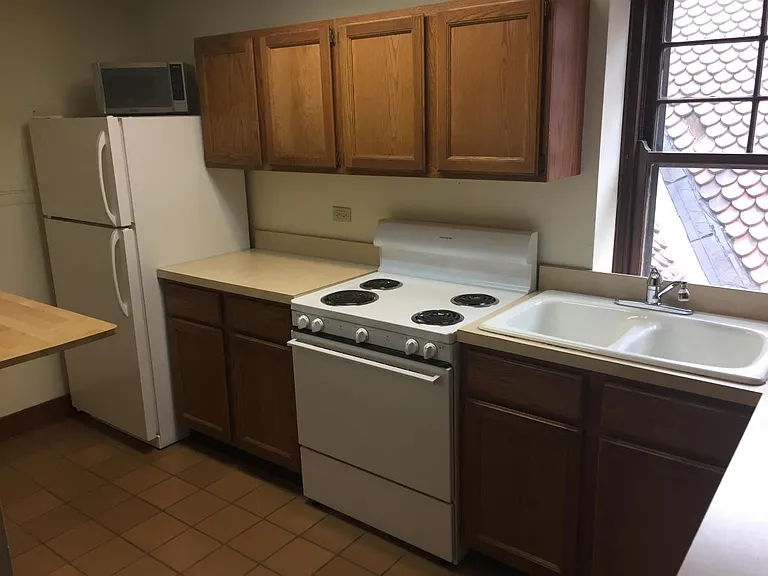 120 N Oak Park Ave #420 — Photo 3
