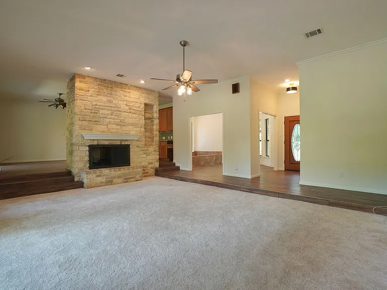 8 Woodhollow Trl — Photo 7
