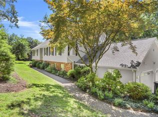 15 Oakview Rd, Newtown, CT 06482