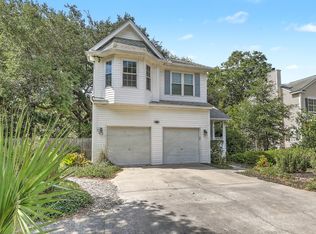 1759 Crystal Lake Dr, Charleston, SC 29412