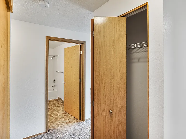 Waverly Square Apartments — Photo 25