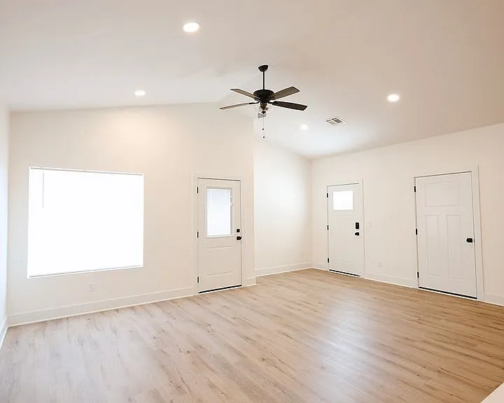 522 E Briarbrook Ln — Photo 29