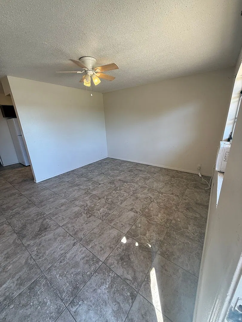 Charleston Apts — Photo 2