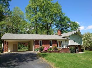 4490 Langhorne Dr, Winston Salem, NC 27106