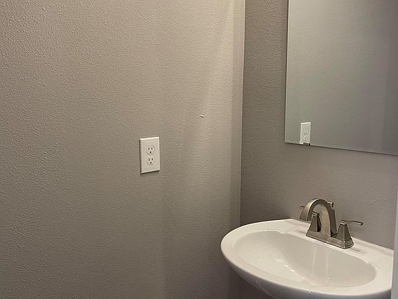 4th image of 806 W 32nd St #806