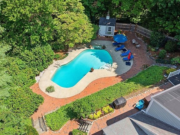 2nd image of 280 Singletary Ln