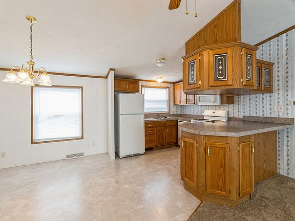 5th image of 887 Brighton Dr