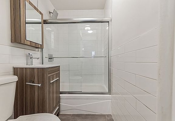 3rd image of 307 W 29th St APT 2D