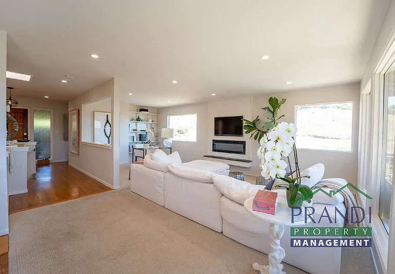 1478 Vistazo St W — Photo 7