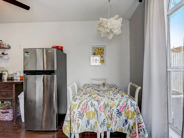 3256 Greene Ave — Photo 3