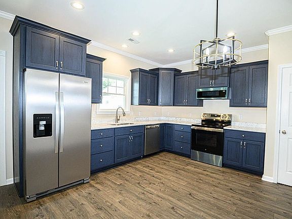 5th image of 127 Maple St