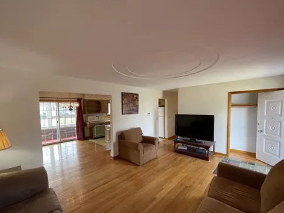 2nd image of 108 El Dr