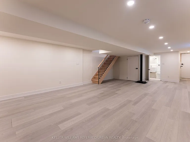 8 Doncaster Ave — Photo 15