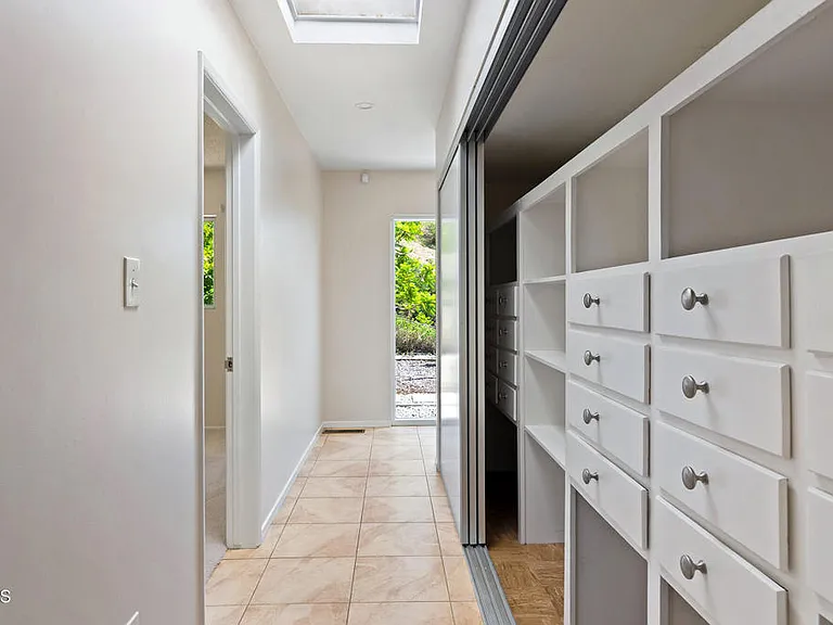 2075 Linda Flora Dr — Photo 17