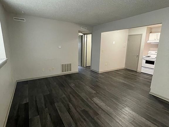 5th image of 235 Ash St #4