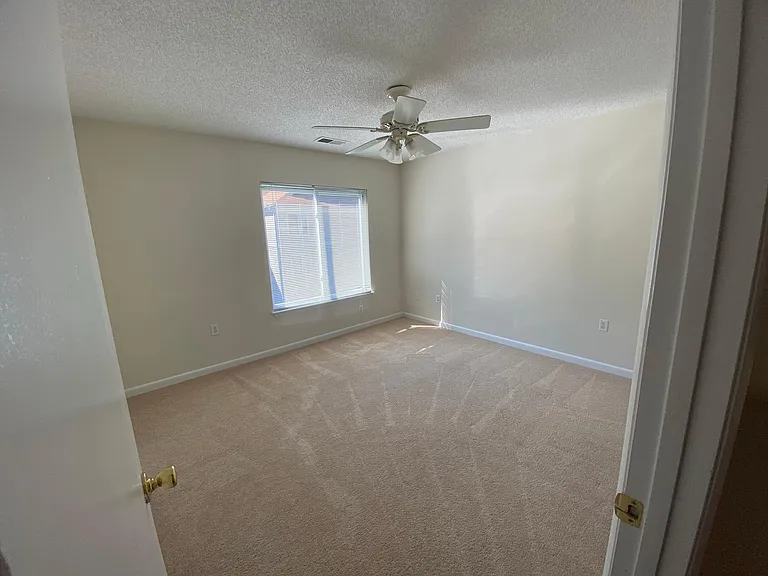 Lake Park Co-living Rooms — Photo 19