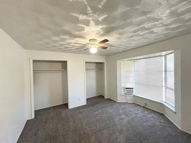 4810 Gaston Ave — Photo 31