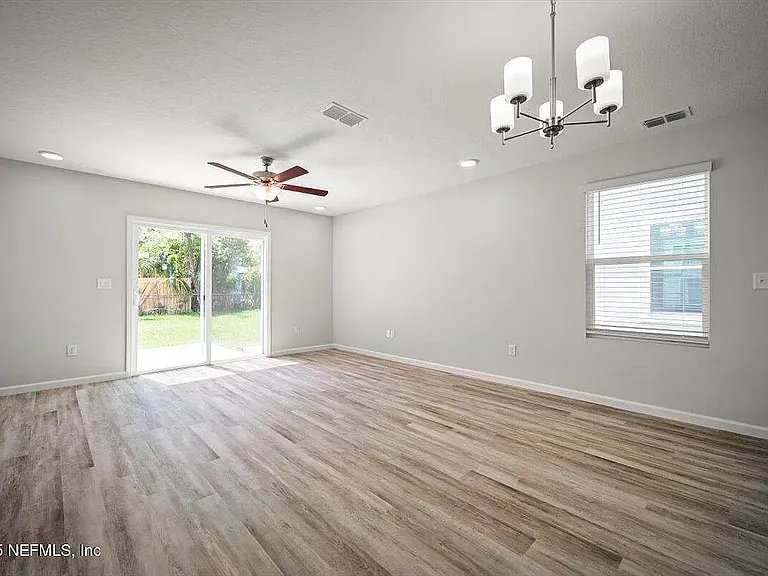 8918 Free Ave — Photo 11