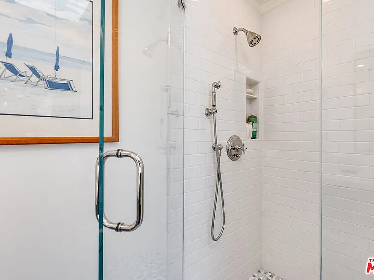 28925 Cliffside Dr — Photo 36