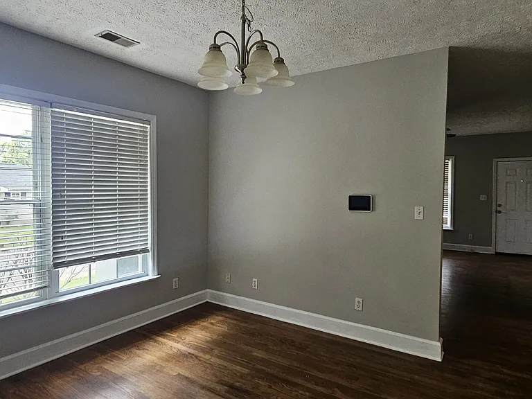 223 Richardson Ave — Photo 8