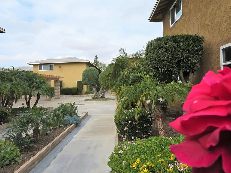 Franciscan Garden — Photo 11