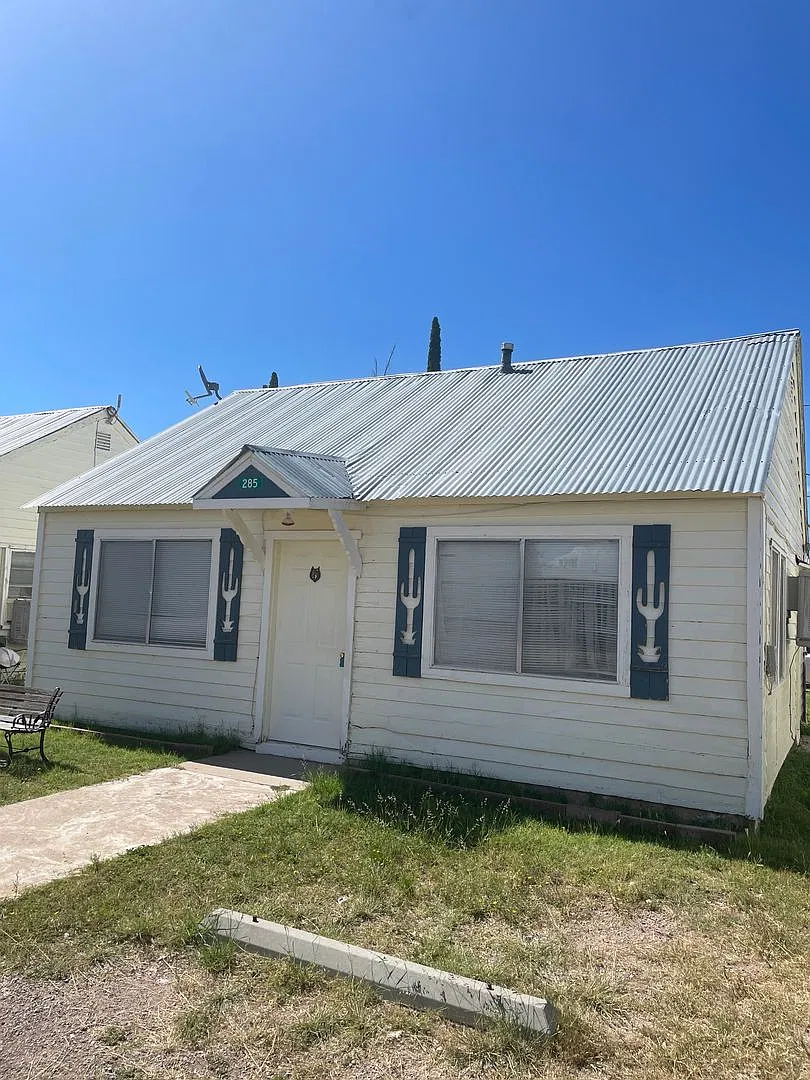 Cottages In Tombstone — Photo 1