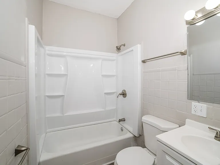 1761250_028_bathroom_12929021.jpg
