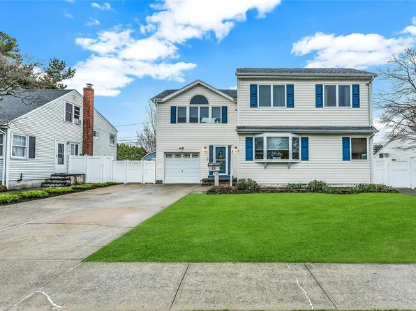 12 Ceil Place, Bethpage, NY 11714